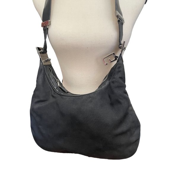 Gucci Black Nylon and Leather Shoulder Bag With G Clasp comes with COA - Picture 4 of 16